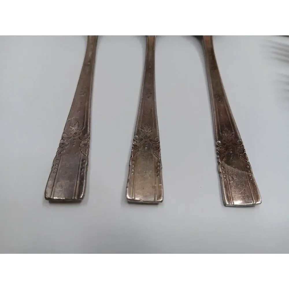 WM. A. Rogers Oneida LTD Artistic Pattern 1940 Partial Set
